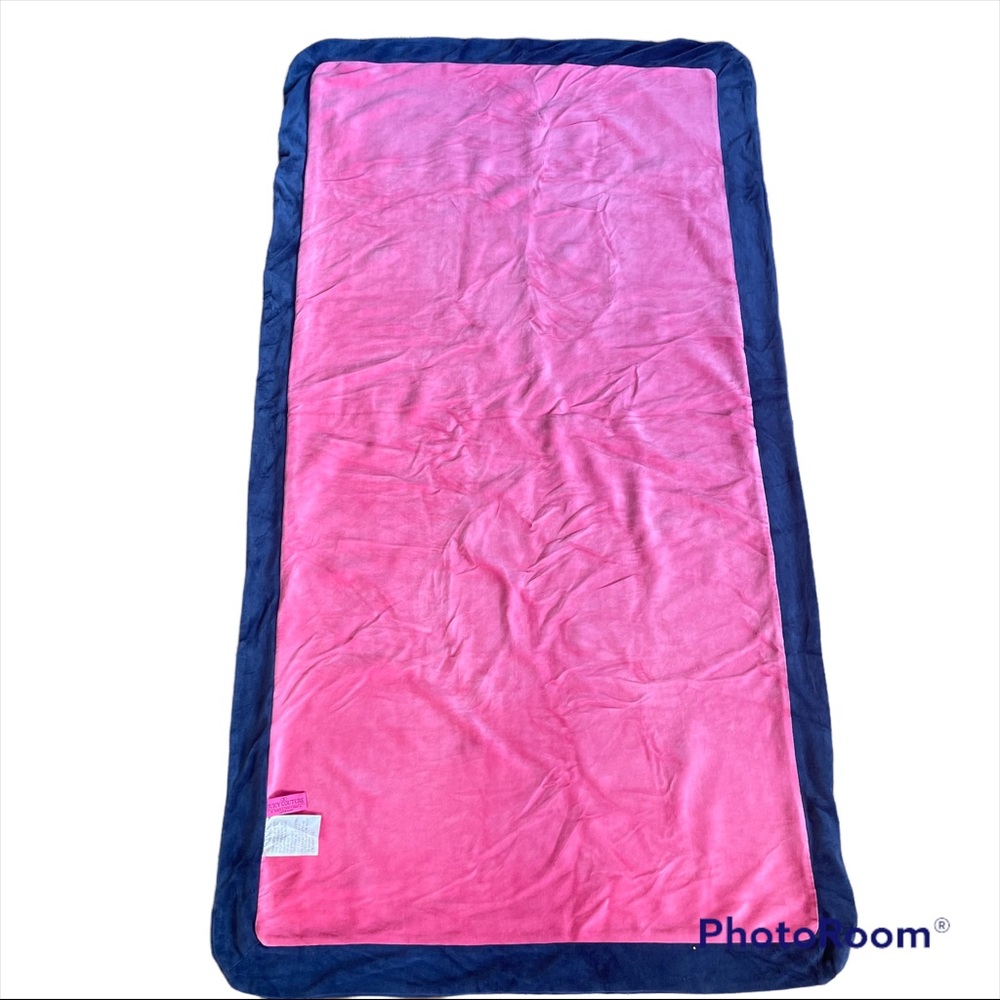 Matching Juicy Couture Travel Blanket or Pillow Bubblegum Pink. Barbie - Picture 7 of 11